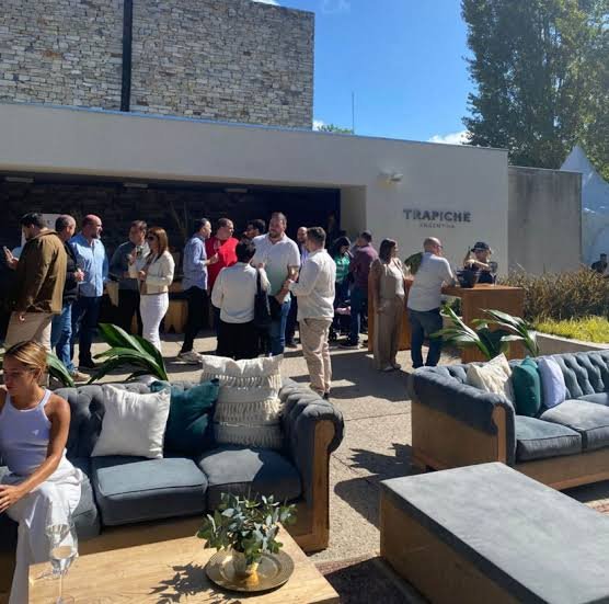 Visita al viñedo de Trapiche Costa & Pampa